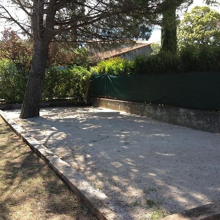 Отель Le Petit Manoir Logis Les Angles  Экстерьер фото